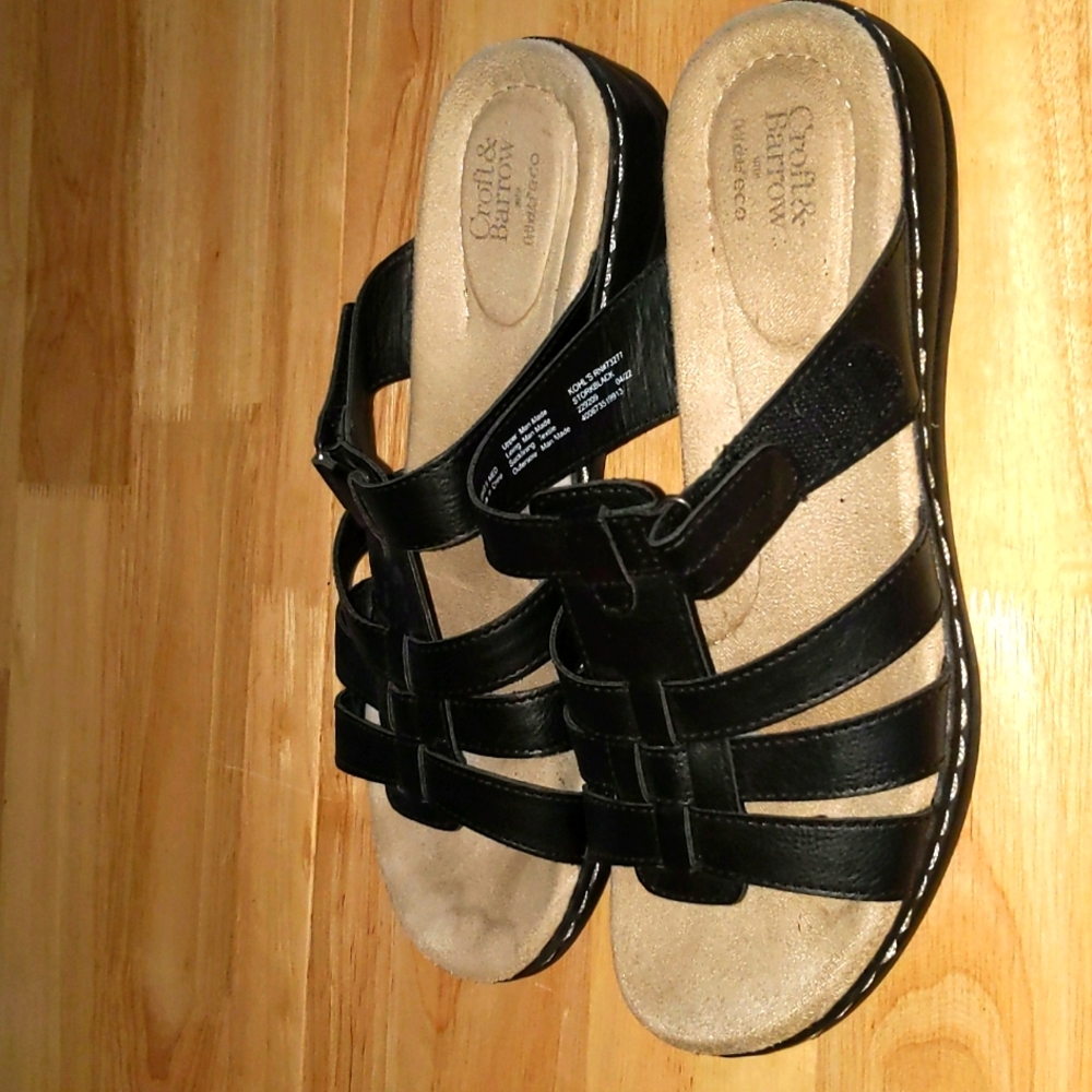 Slightly used sandals size 9 womans